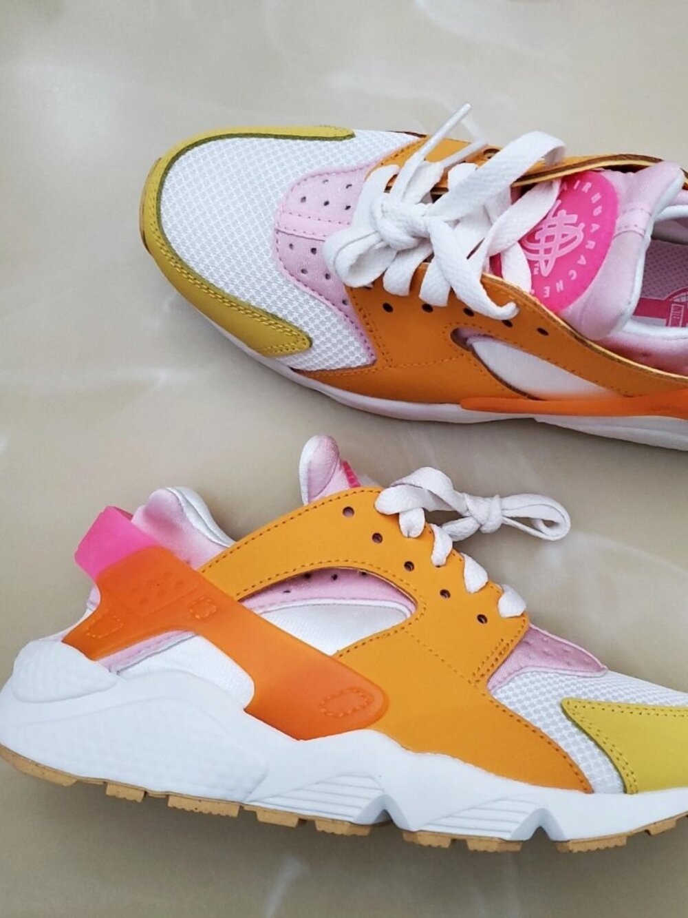 Nike Air Huarache Women's Shoes Size 6 Hyper Pink/Solar Flare - Picture 7 of 12